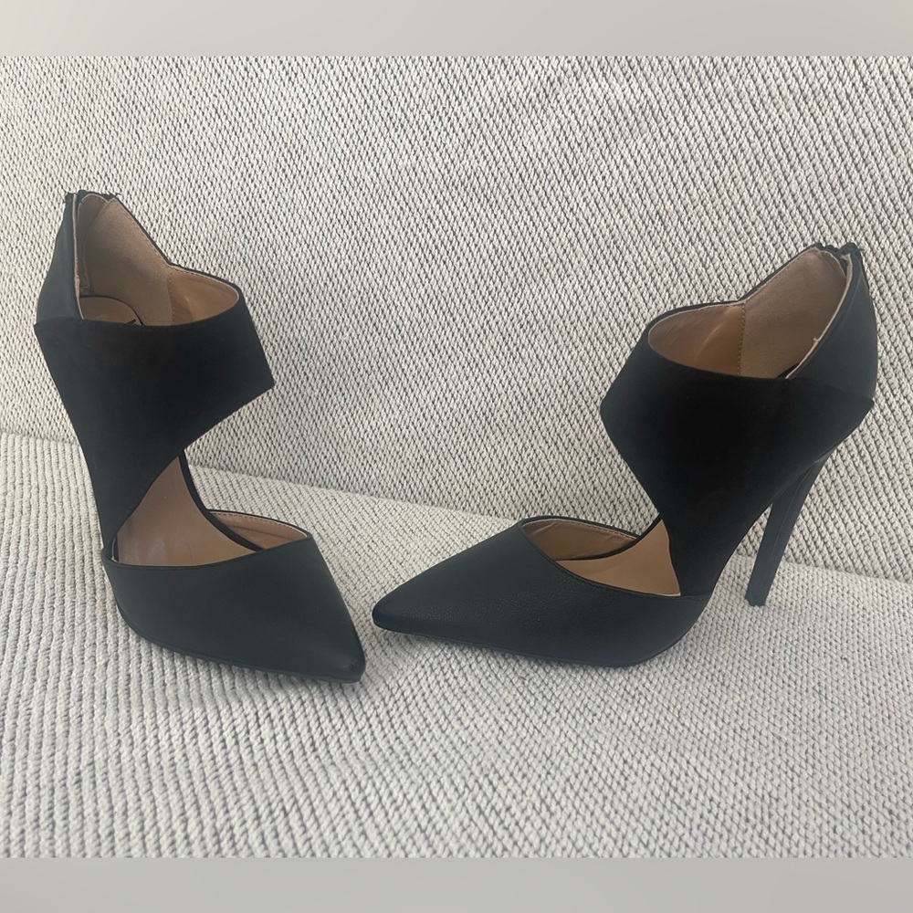 Penny Loves Kenny Black Classic Heels - Picture 5 of 16